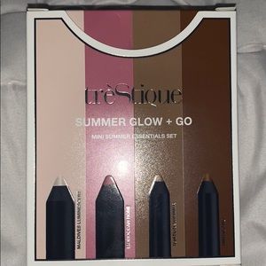 treStiQue Makeup - tréStiQue Summer glow and go mini contour set treStiQue Makeup - tréStiQue Summer glow and go mini contour set